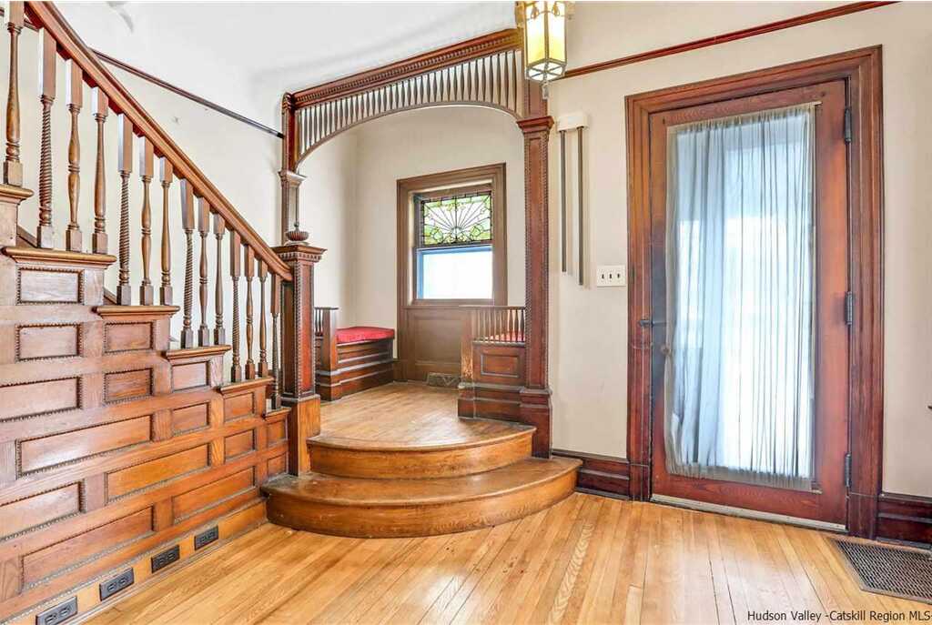 207 Washington Avenue, Kingston, NY 12401 - Photo 12 of 34