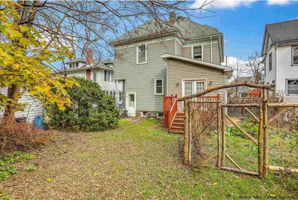 207 Washington Avenue, Kingston, NY 12401 - Photo 9 of 34