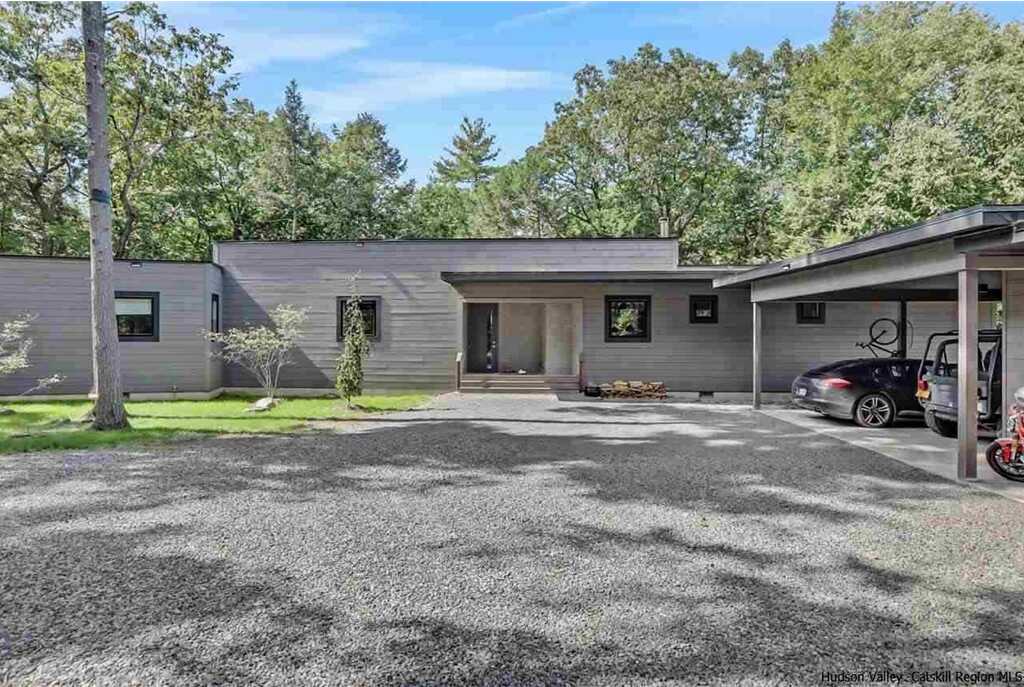70 Raybrook Drive, Woodstock, NY 12498 - Photo 2 of 35