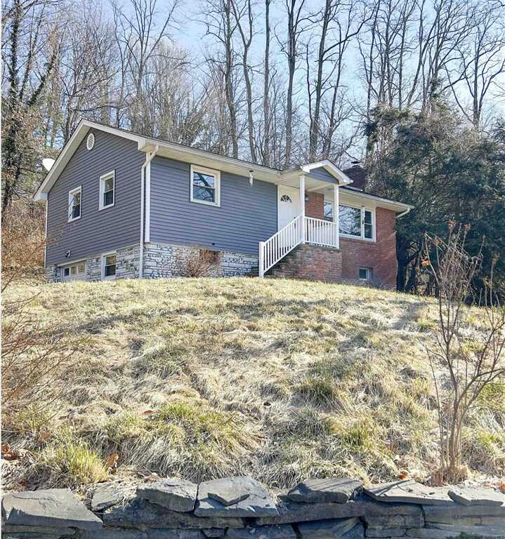 2 Reed Place, Saugerties, NY 12477 - Photo 2 of 23