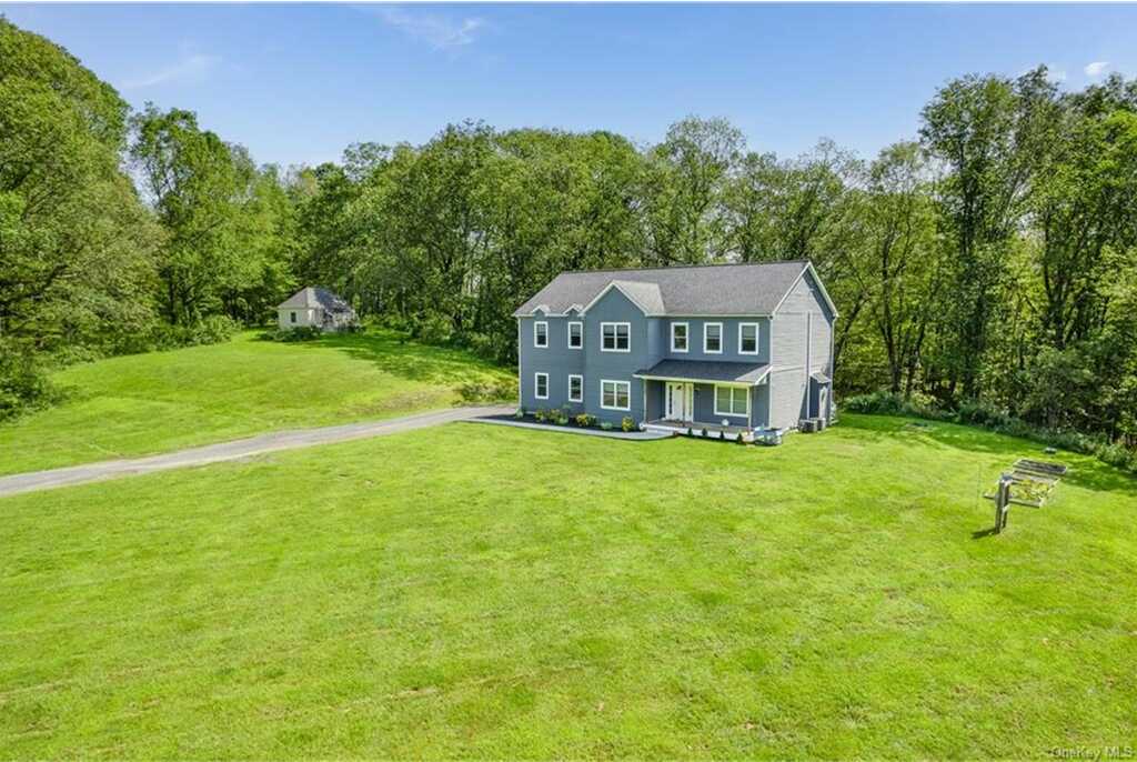 12 Charles Lane, Rhinebeck, NY 12572