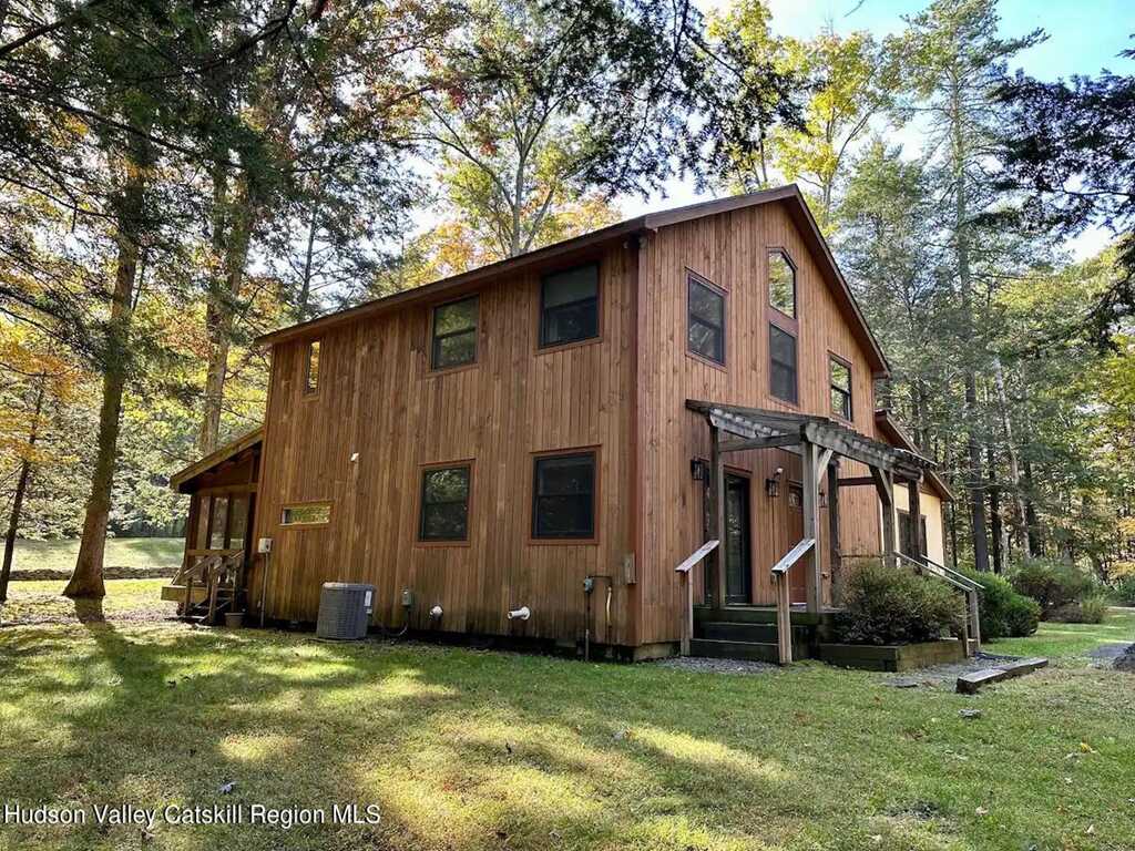 32 Eastwoods, Woodstock, NY 12498