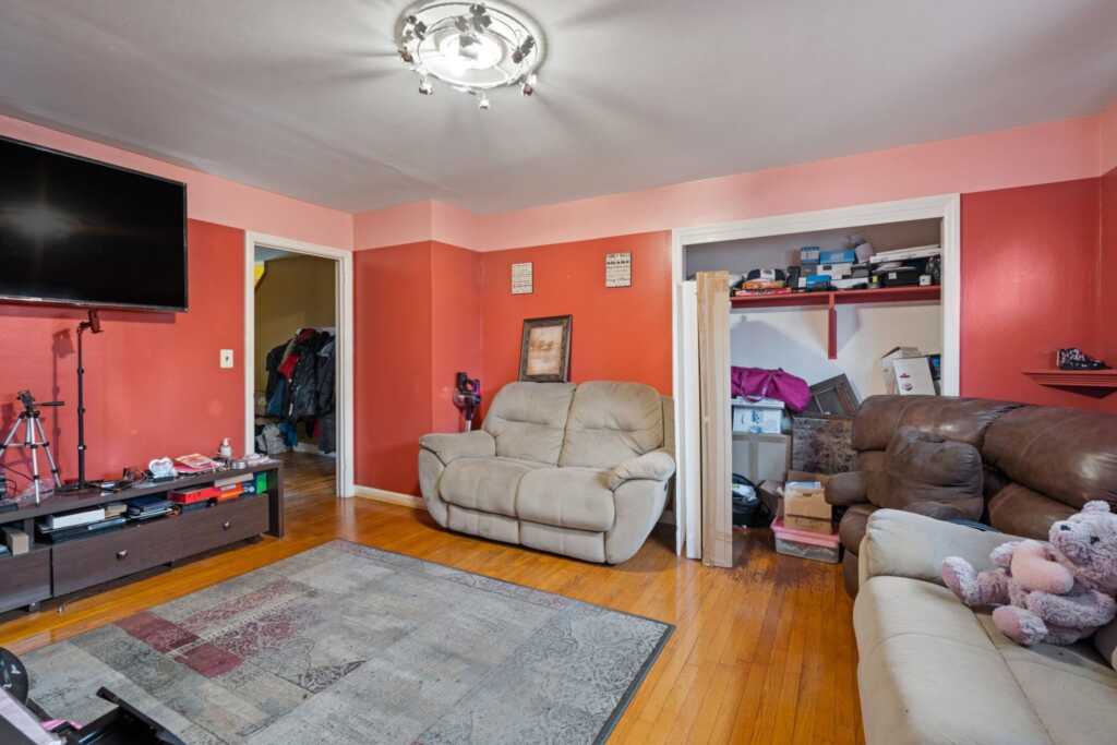 139 Tammany Street, Kingston, NY 12401 - Photo 10 of 17
