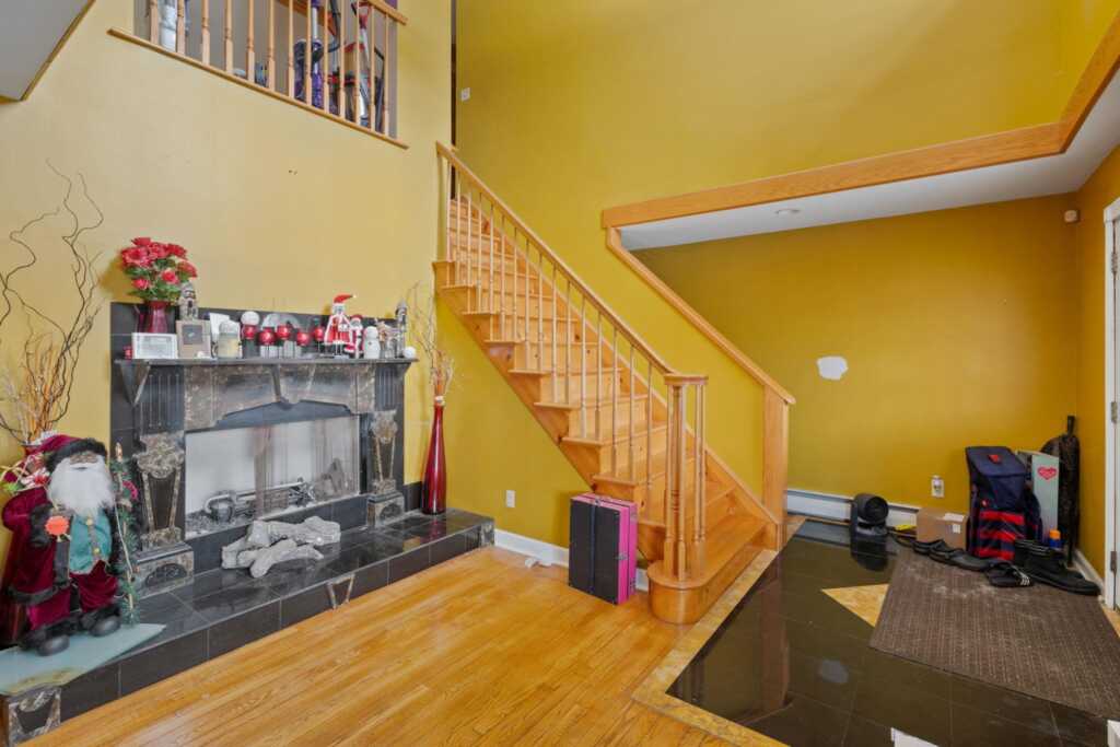 139 Tammany Street, Kingston, NY 12401 - Photo 4 of 17