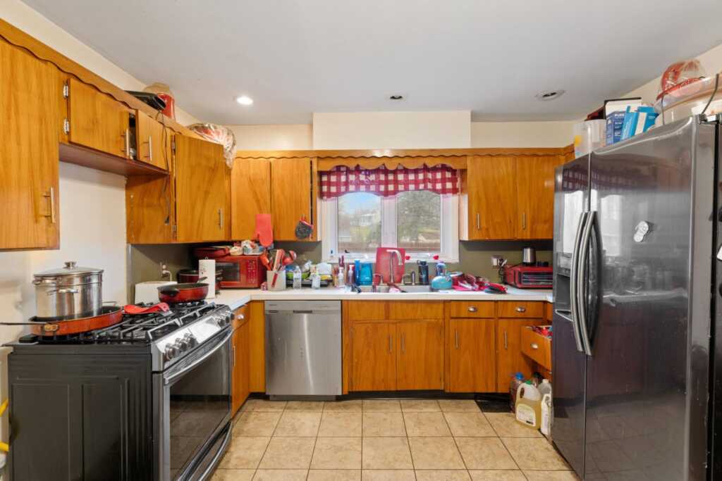 139 Tammany Street, Kingston, NY 12401 - Photo 7 of 17