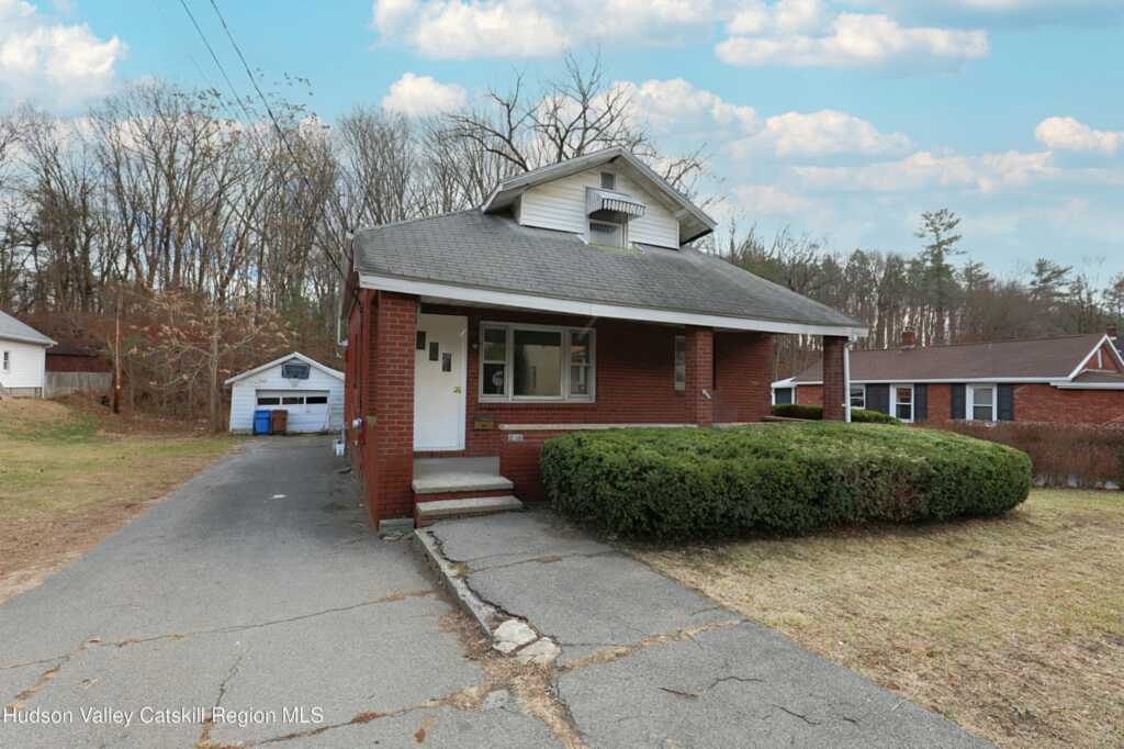 236 Chester St Street, Kingston, NY 12401 - Photo 3 of 23