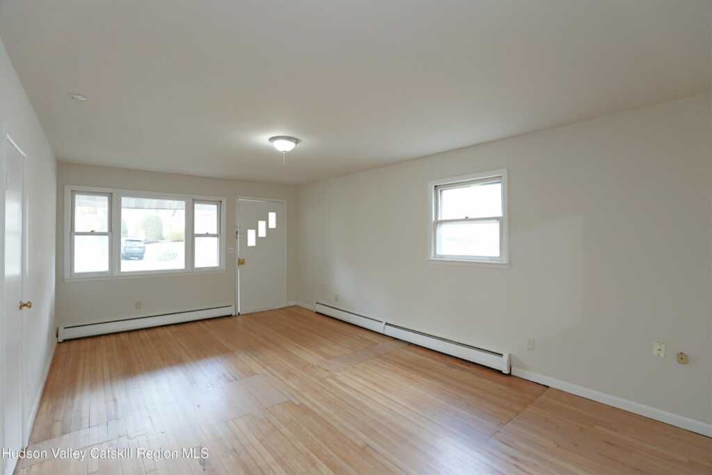 236 Chester St Street, Kingston, NY 12401 - Photo 5 of 23