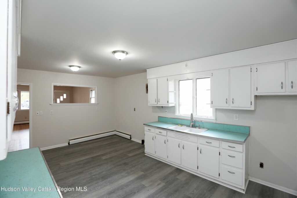 236 Chester St Street, Kingston, NY 12401 - Photo 7 of 23