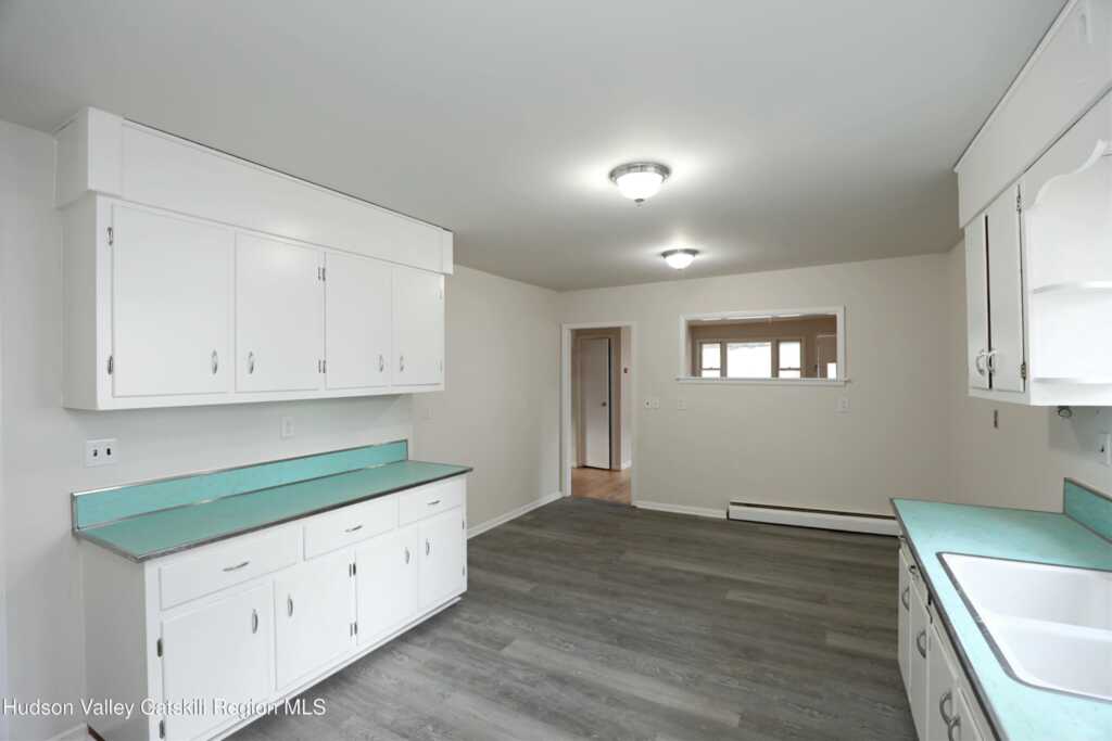 236 Chester St Street, Kingston, NY 12401 - Photo 8 of 23