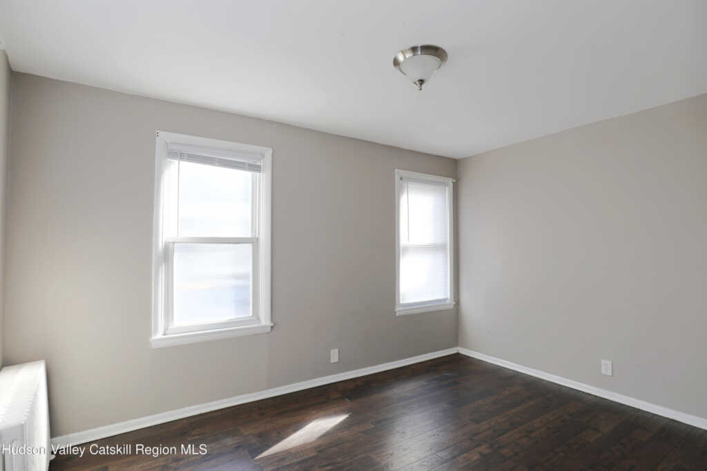343 Washington Avenue, Kingston, NY 12401 - Photo 5 of 29