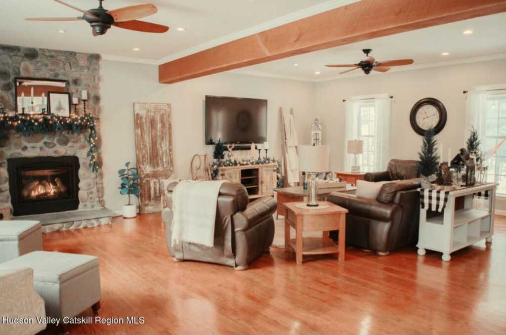 130 Laurel Lane, Saugerties, NY 12477 - Photo 4 of 36