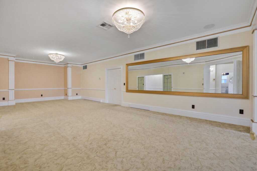 411 Albany Avenue, Kingston, NY 12401 - Photo 10 of 50