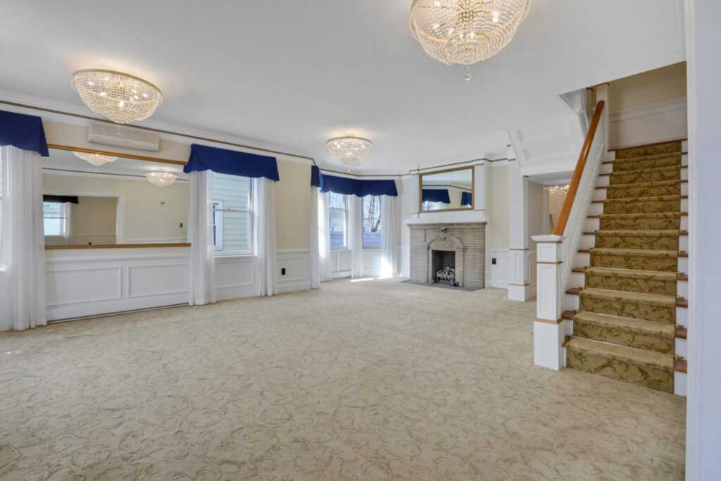 411 Albany Avenue, Kingston, NY 12401 - Photo 12 of 50