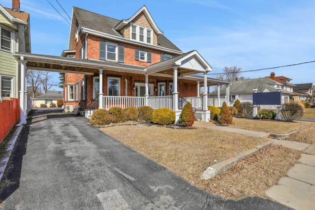 411 Albany Avenue, Kingston, NY 12401 - Photo 3 of 50