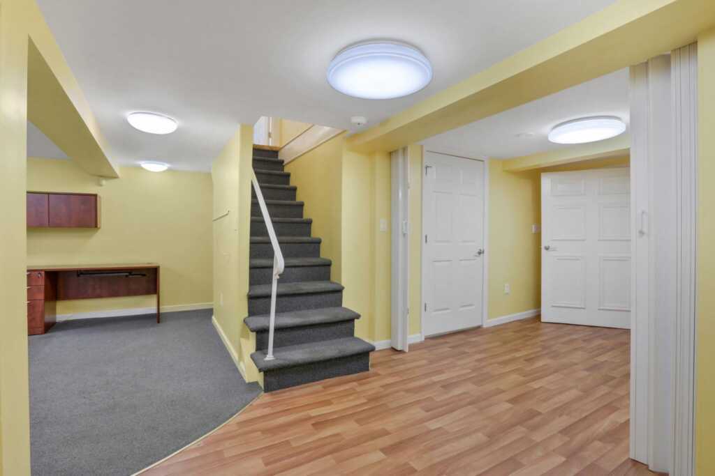 411 Albany Avenue, Kingston, NY 12401 - Photo 38 of 50