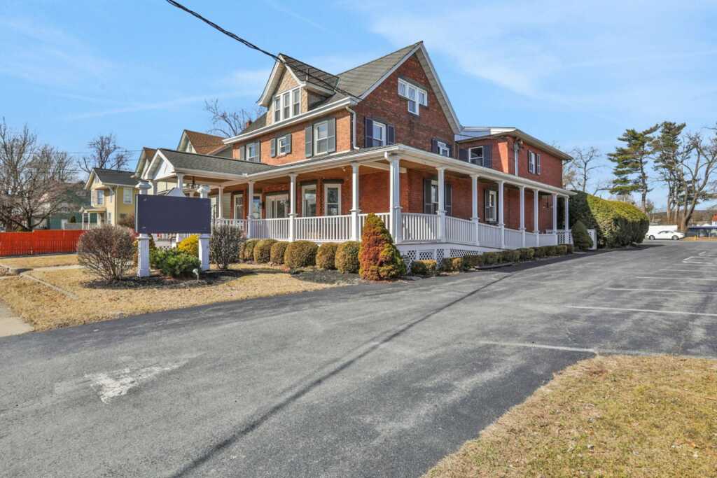 411 Albany Avenue, Kingston, NY 12401 - Photo 4 of 50
