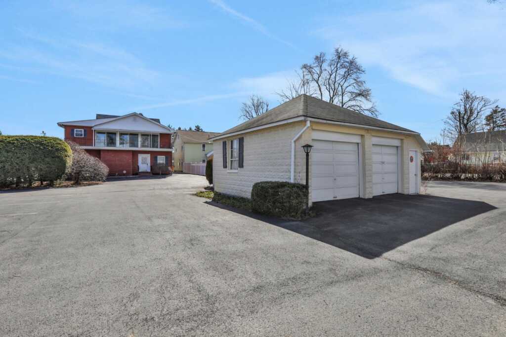 411 Albany Avenue, Kingston, NY 12401 - Photo 6 of 50
