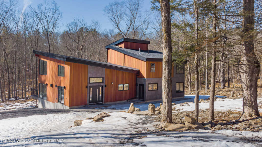 30 Narrow Rd Road, Kingston, NY 12401