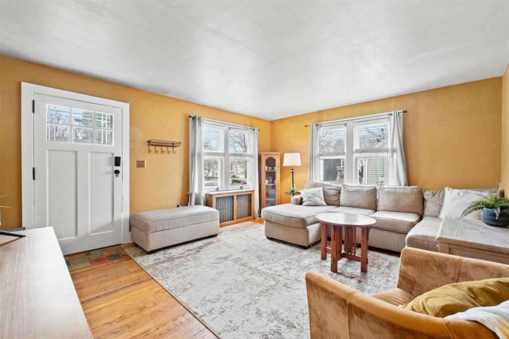 25 Hayes Street, Kingston, NY 12401 - Photo 4 of 26