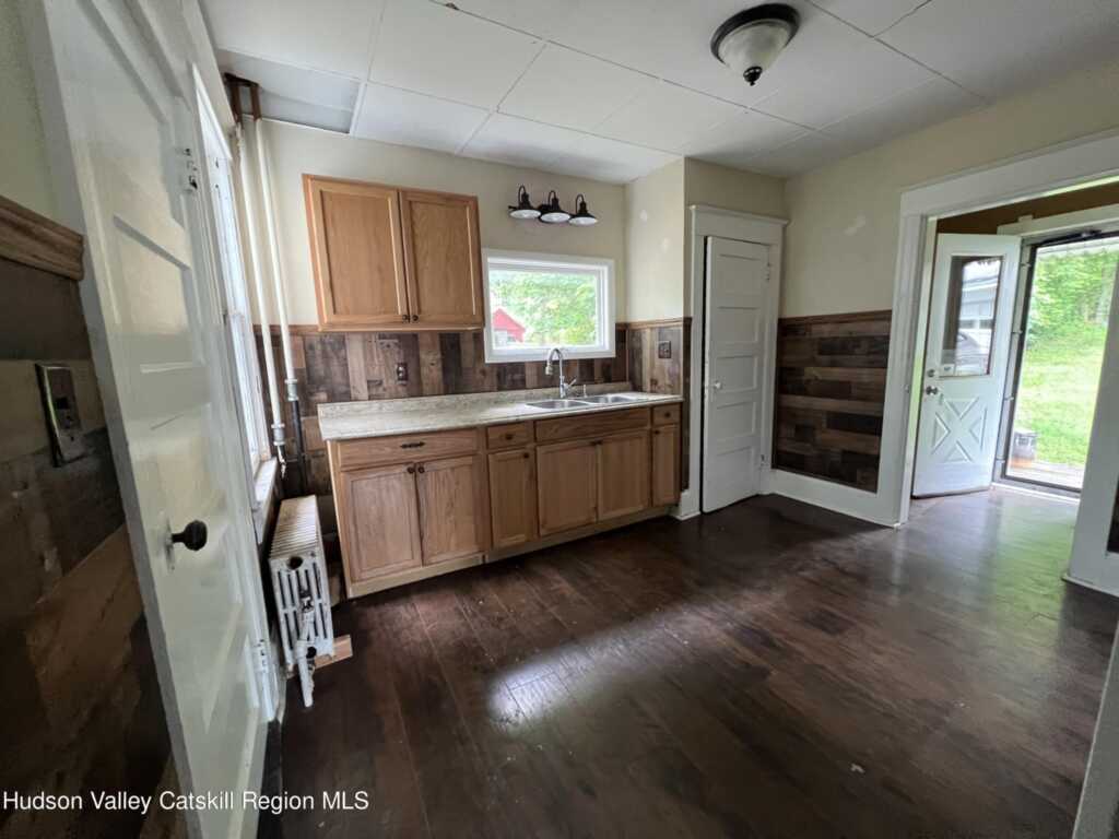 599-601 Delaware Ave, Kingston, NY 12401 - Photo 4 of 23