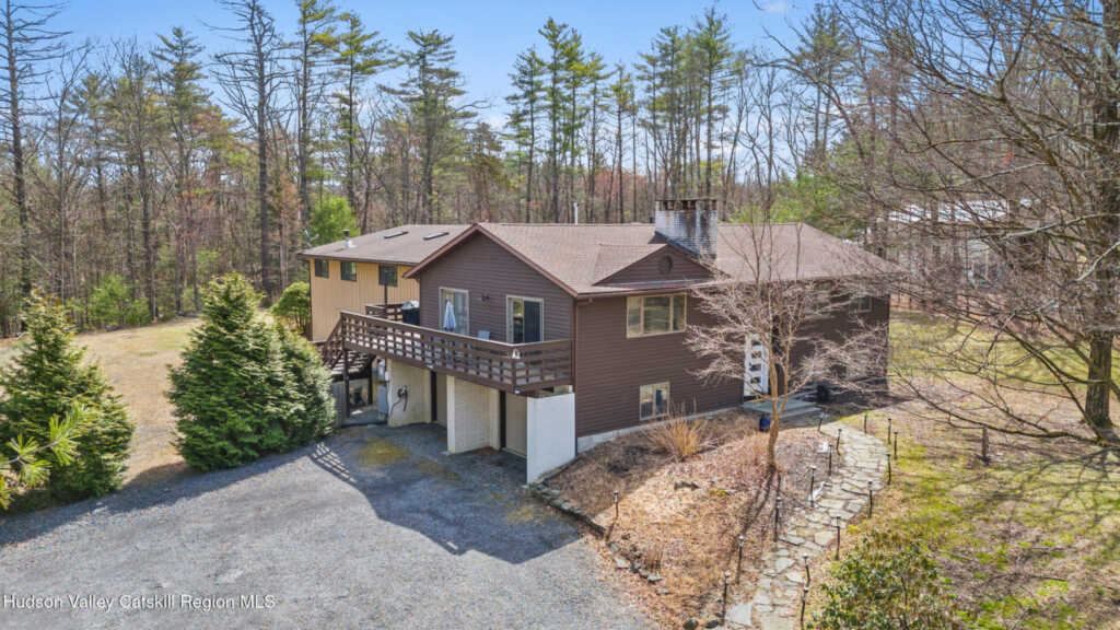 40 Max'S Place, Kingston, NY 12401 - Photo 2 of 42