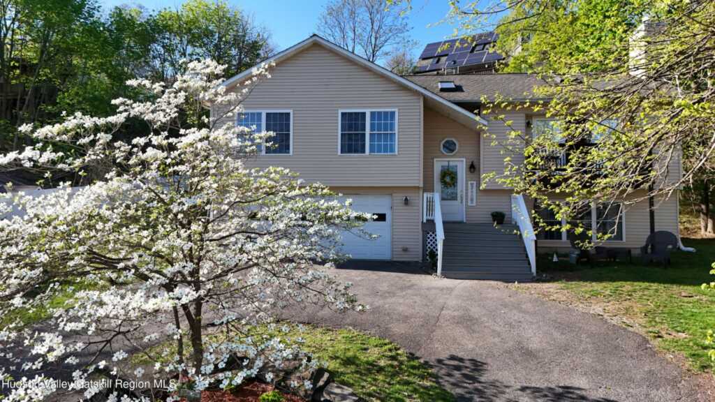 87 Dock Street Street, Saugerties, NY 12477 - Photo 2 of 40