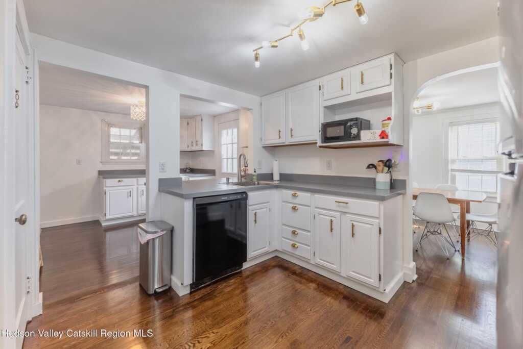160 Fairview Avenue, Kingston, NY 12401 - Photo 10 of 38
