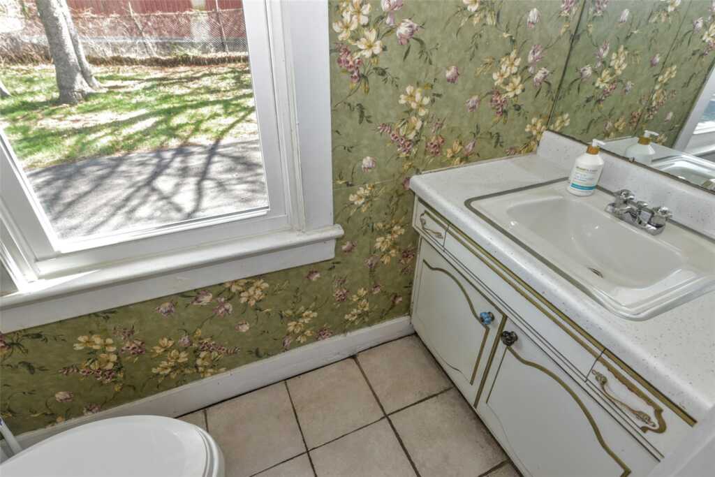 16 Roosevelt Avenue, Kingston, NY 12401 - Photo 17 of 25
