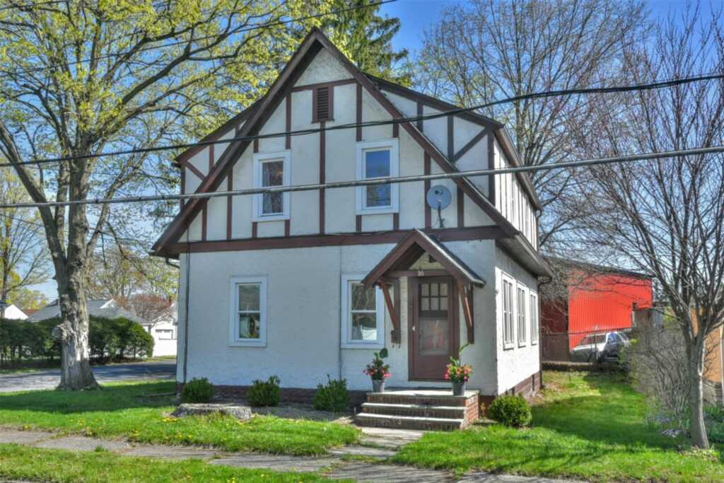 16 Roosevelt Avenue, Kingston, NY 12401 - Photo 2 of 25
