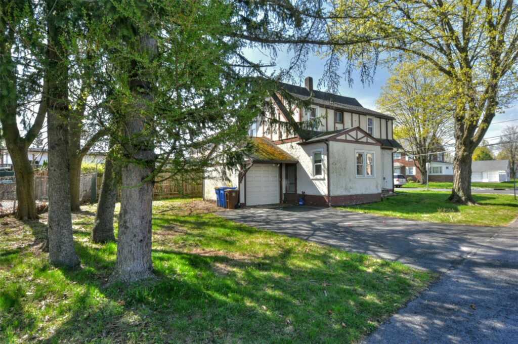 16 Roosevelt Avenue, Kingston, NY 12401 - Photo 4 of 25