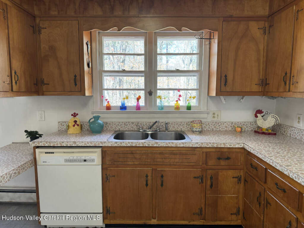 176 Hurley Road, Woodstock, NY 12498 - Photo 10 of 39