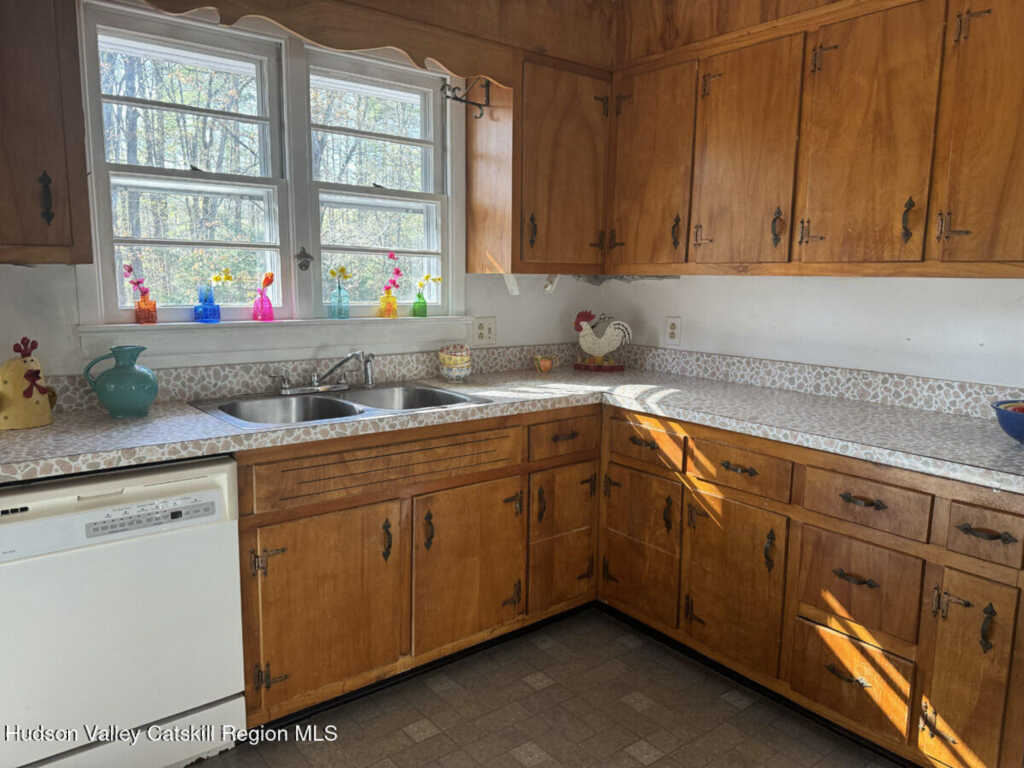 176 Hurley Road, Woodstock, NY 12498 - Photo 11 of 39