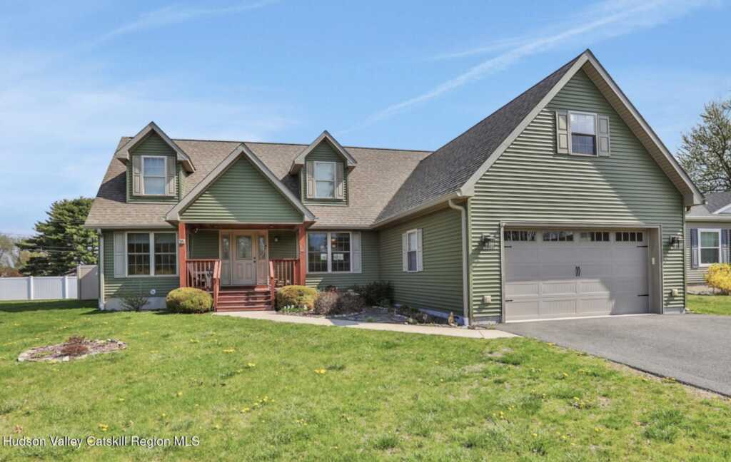 25 Mill Ln Extension, Saugerties, NY 12477