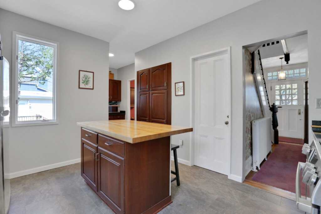 181 Washington Avenue, Kingston, NY 12401 - Photo 15 of 38