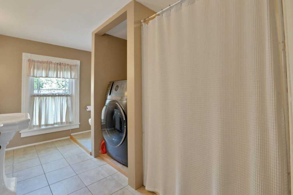 181 Washington Avenue, Kingston, NY 12401 - Photo 25 of 38