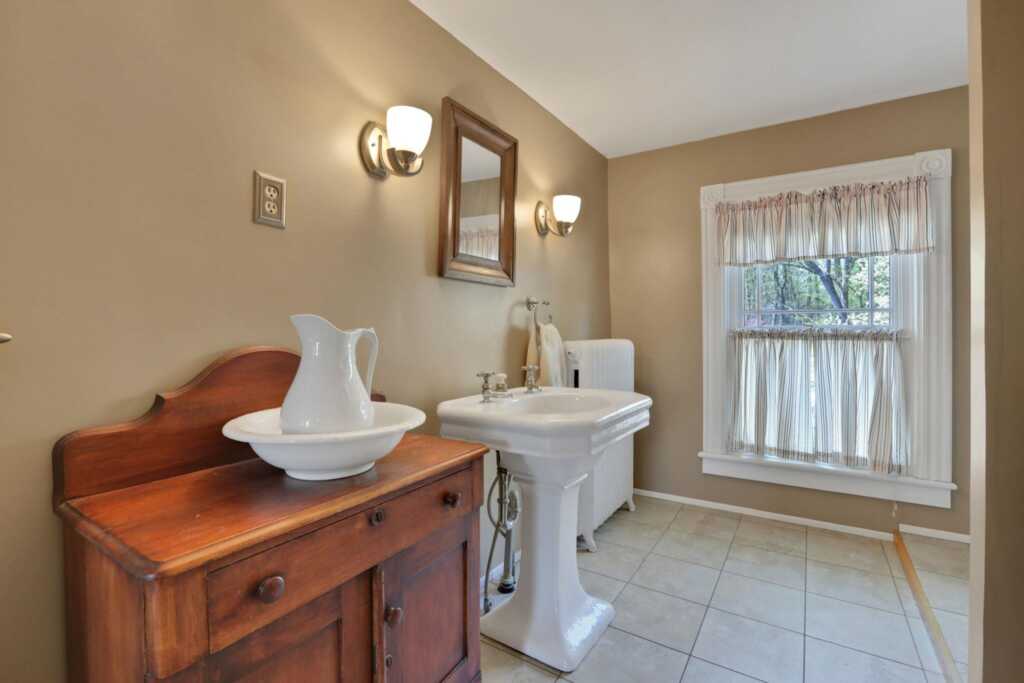 181 Washington Avenue, Kingston, NY 12401 - Photo 26 of 38