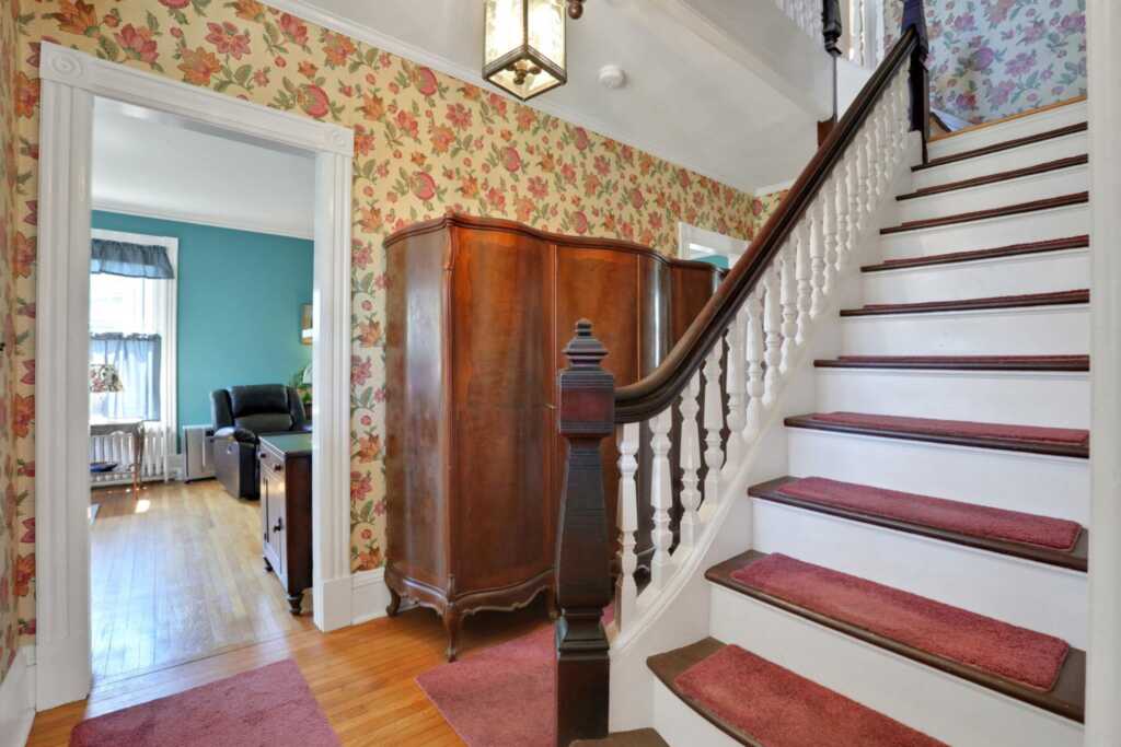 181 Washington Avenue, Kingston, NY 12401 - Photo 6 of 38