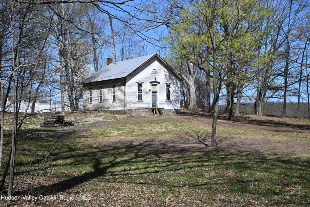 90 Sheehan Lane, Saugerties, NY 12477 - Photo 2 of 18