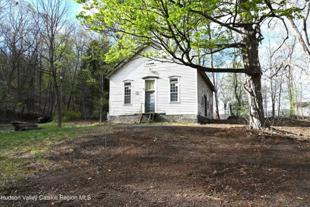 90 Sheehan Lane, Saugerties, NY 12477 - Photo 3 of 18