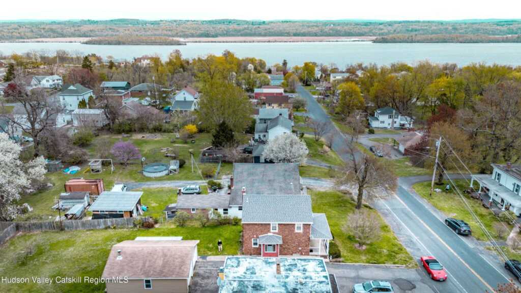 192 Delaware Street, Saugerties, NY 12477 - Photo 3 of 32