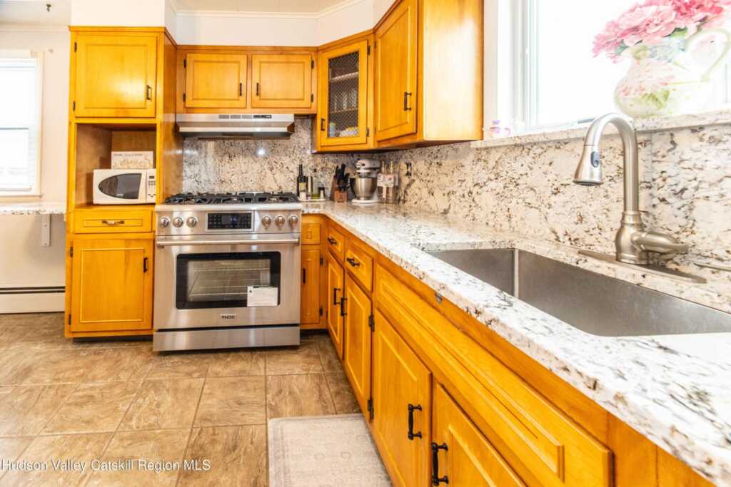 192 Delaware Street, Saugerties, NY 12477 - Photo 9 of 32