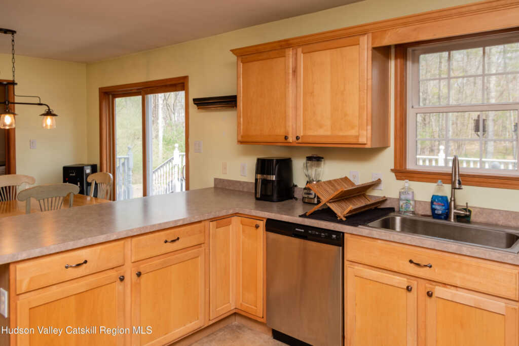 226 Blue Mountain Road, Saugerties, NY 12477 - Photo 10 of 32