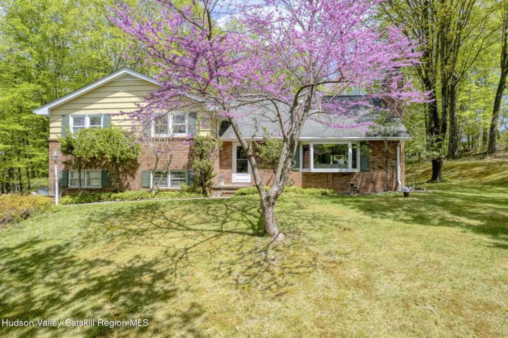 152 Flower Hill, Kingston, NY 12401