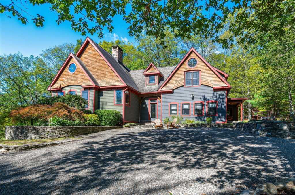 15 Old Farm Road, Rhinebeck, NY 12572