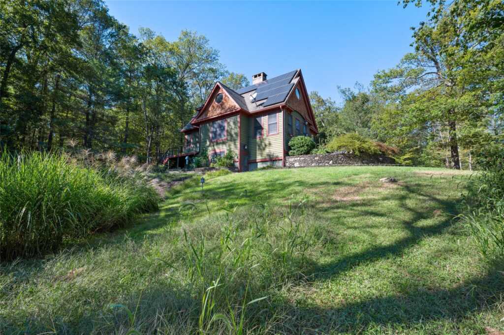 15 Old Farm Road, Rhinebeck, NY 12572 - Photo 3 of 35