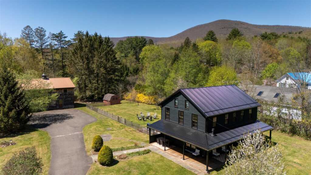 39 Van Wagner Road, Woodstock, NY 12495