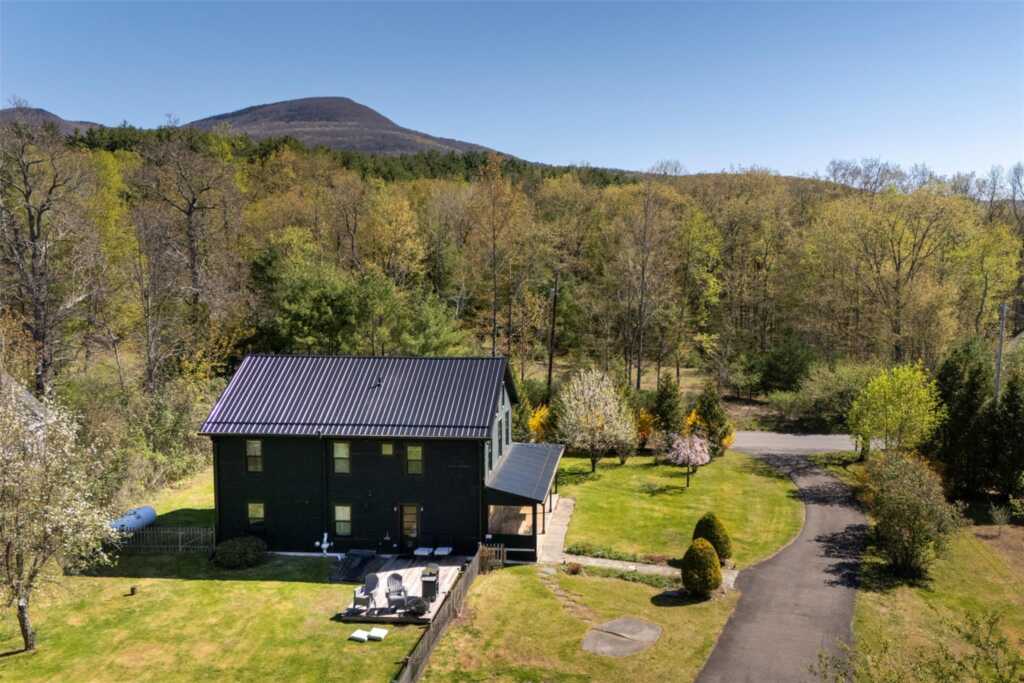39 Van Wagner Road, Woodstock, NY 12495 - Photo 10 of 47