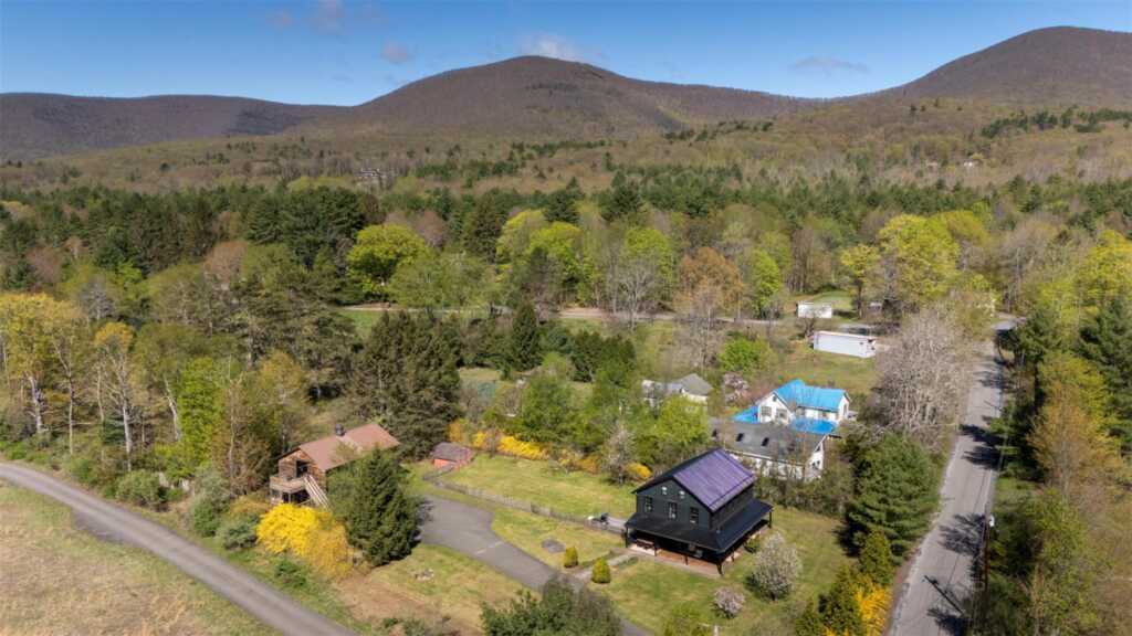 39 Van Wagner Road, Woodstock, NY 12495 - Photo 12 of 47