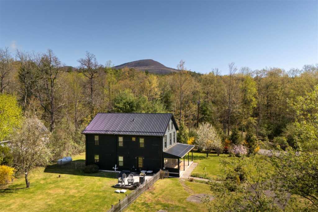 39 Van Wagner Road, Woodstock, NY 12495 - Photo 9 of 47