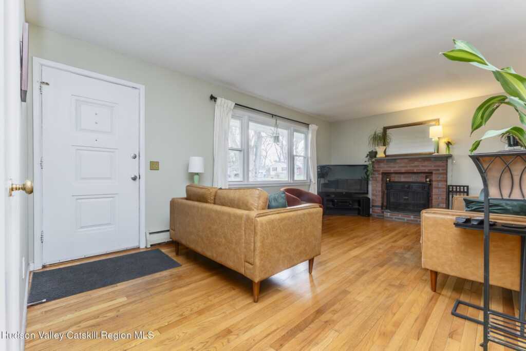 121 Rayna Street, Hurley, NY 12443 - Photo 4 of 41
